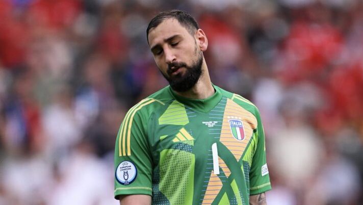 BERLIN, GERMANY - JUNE 29: Gianluigi Donnarumma of Italy shows dejection during the UEFA EURO 2024 round of 16 match between Switzerland and Italy at Olympiastadion on June 29, 2024 in Berlin, Germany. (Photo by Stu Forster/Getty Images) Donnarumma: “Chiediamo scusa a tutti, fa malissimo e abbiamo deluso. Dura perché…” - immagine 1