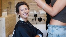 Bianca Balti torna a splendere con un nuovo look: la modella presente alla sfilata di Fendi