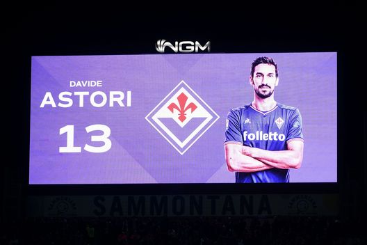 FLORENCE, ITALY - MARCH 04: Display on the big screen in memory of late player Davide Astori during the Serie A match between ACF Fiorentina and AC MIlan at Stadio Artemio Franchi on March 04, 2023 in Florence, Italy. (Photo by Alessandro Sabattini/Getty Images) Sportiello ricorda Astori: “Io e Pioli abbiamo un legame. Davide sempre con me”- immagine 2