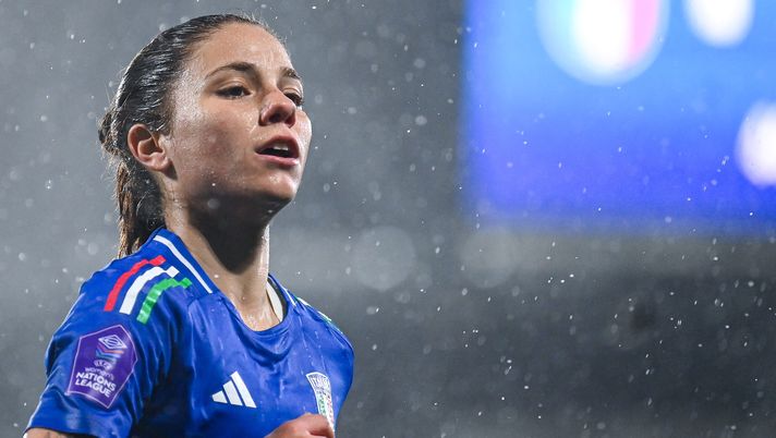 LA SPEZIA, ITALY - FEBRUARY 25: Manuela Giugliano of Italy looks on during the UEFA Women's Nations League 2024/25 Grp A4 MD2 match between Italy and Denmark at Stadio Alberto Picco on February 25, 2025 in La Spezia, Italy. (Photo by Ingrid Zambrano - Getty Images/Getty Images) Femminile, Danimarca-Italia 0-3: in gol Di Guglielmo, assist di tacco di Giugliano - immagine 1