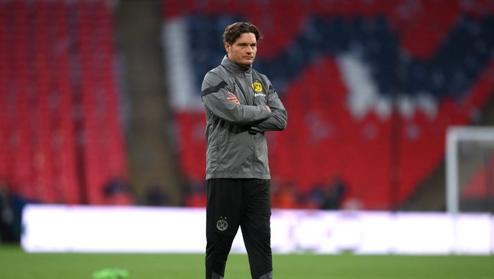 LONDON, ENGLAND - MAY 31: Edin Terzic, Head Coach of Borussia Dortmund, looks on during a Borussia Dortmund Training Session ahead of their UEFA Champions League 2023/24 Final match against Real Madrid CF at Wembley Stadium on May 31, 2024 in London, England. (Photo by Justin Setterfield/Getty Images) Il piano B adesso può aspettare: c’era l’idea Terzic - immagine 1