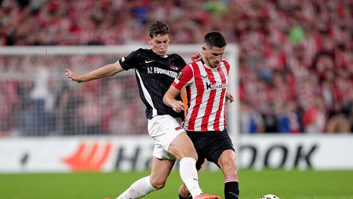 BILBAO, SPAIN - OCTOBER 03: Oihan Sancet of Athletic Club is challenged by Ruben van Bommel of AZ Alkmaar during the UEFA Europa League 2024/25 League Phase MD2 match between Athletic Club and AZ Alkmaar at Estadio de San Mames on October 03, 2024 in Bilbao, Spain. (Photo by Juan Manuel Serrano Arce/Getty Images) Ruben Van Bommel