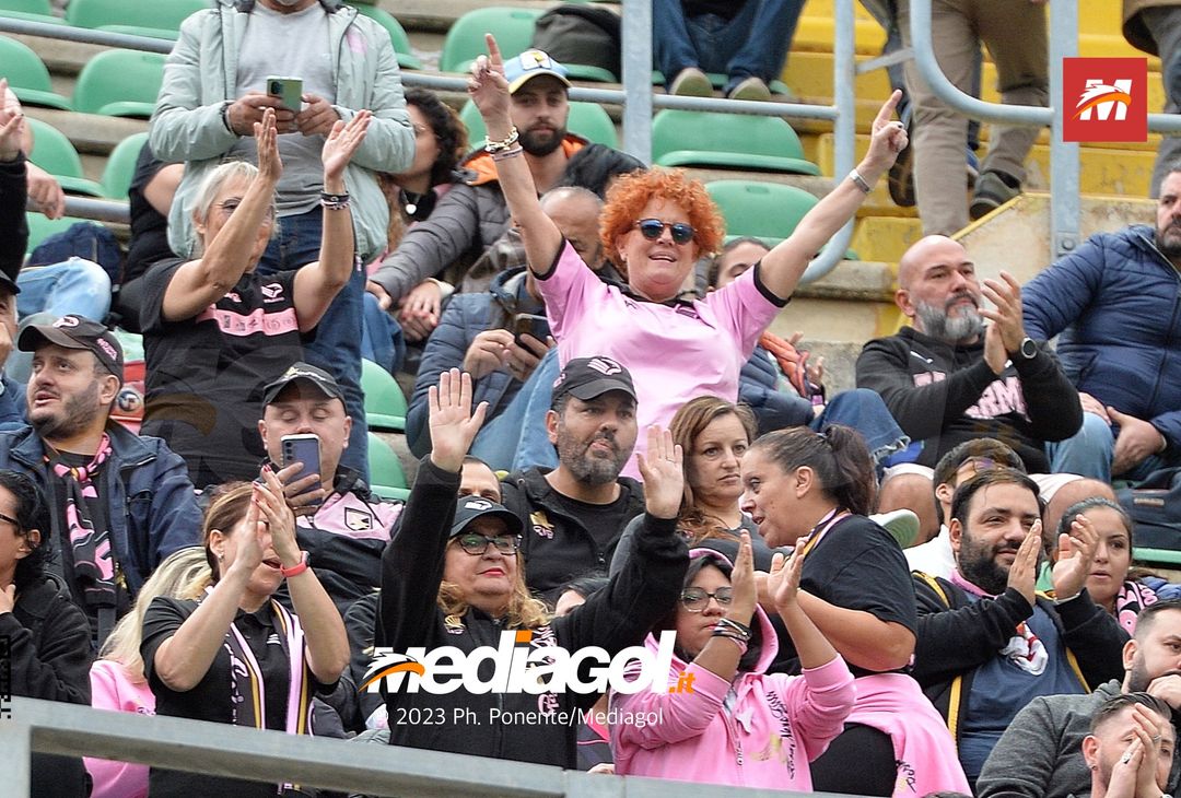 FOTOTIFO Palermo-Cittadella 0-1, gli scatti ai tifosi al “Renzo Barbera” (GALLERY) - immagine 2