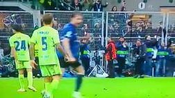 CLAMOROSO Inigo Martinez sputa addosso ad Acerbi: è successo durante Inter-Barcellona