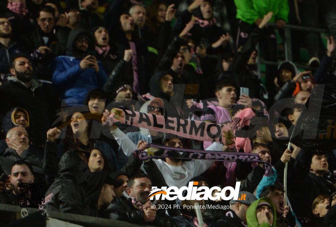 FOTOTIFO Palermo-Modena 4-2, gli scatti ai tifosi al “Renzo Barbera” (GALLERY) - immagine 65