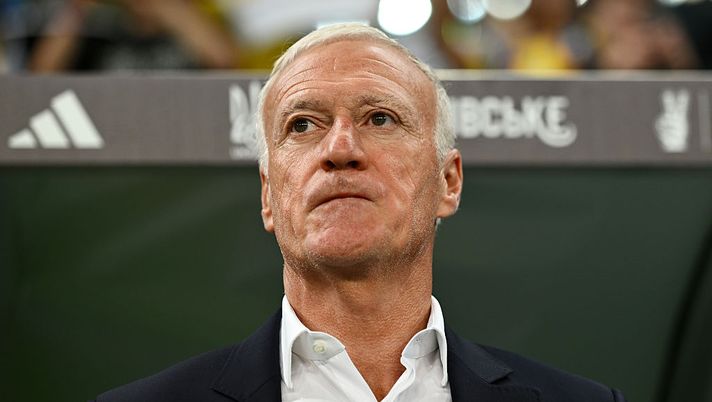 WROCLAW, POLAND - SEPTEMBER 05: Didier Deschamps, Head Coach of France, looks on during the FIFA World Cup 2026 qualifier match between Ukraine and France at Tarczynski Arena on September 05, 2025 in Wroclaw, Poland. (Photo by Mateusz Slodkowski/Getty Images) Francia, le convocazioni di Deschamps: Kanté torna in nazionale dopo un anno - immagine 1