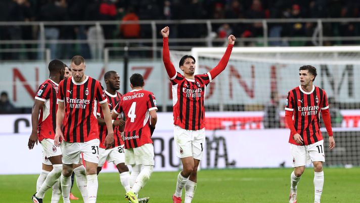 MILAN, ITALY - FEBRUARY 02: Tijjani Reijnders of AC Milan celebrates scoring his team's first goal during the Serie A match between AC Milan and FC Internazionale at Stadio Giuseppe Meazza on February 02, 2025 in Milan, Italy. (Photo by Marco Luzzani/Getty Images)  Reijnders post Milan-Inter: “Dobbiamo mostrare quello che abbiamo fatto oggi in ogni partita” - immagine 1