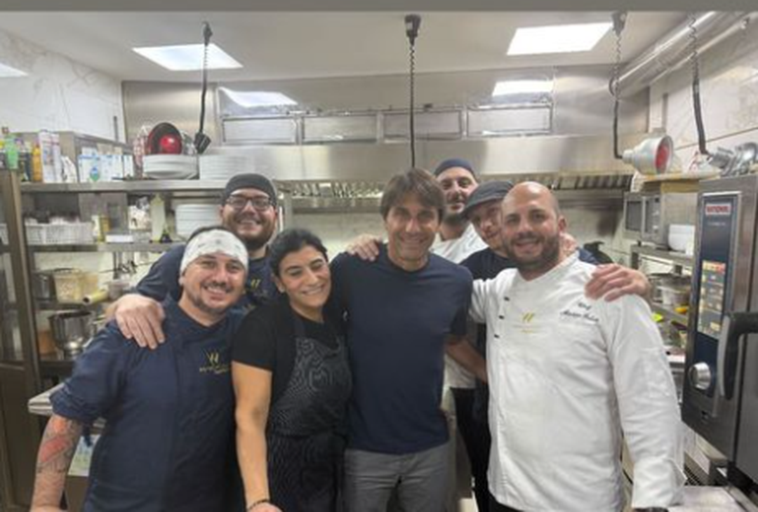 GALLERY Conte a cena con tutto lo staff azzurro: ecco in quale ristorante erano - immagine 5