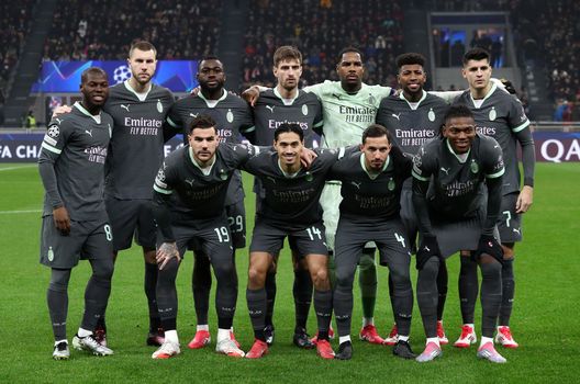 MILAN, ITALY - JANUARY 22: Players of AC Milan pose for a team photograph prior to the UEFA Champions League 2024/25 League Phase MD7 match between AC Milan and Girona FC at Stadio San Siro on January 22, 2025 in Milan, Italy. (Photo by Marco Luzzani/Getty Images) Milan-Girona-formazione-Champions-League