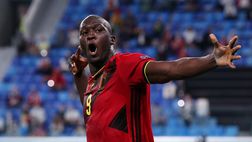 Roma, è arrivato Lukaku: 5000 tifosi a Ciampino, lui bacia la maglia VIDEO