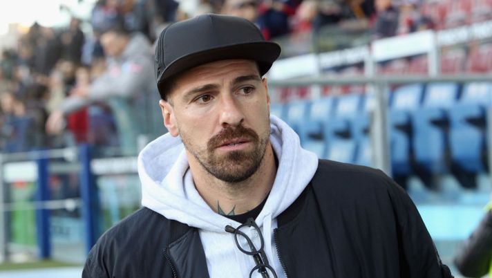 CAGLIARI, ITALY - FEBRUARY 16: Fabrizio Cacciatore of Cagliari looks on during the Serie A match between Cagliari Calcio and SSC Napoli at Sardegna Arena on February 16, 2020 in Cagliari, Italy. (Photo by Enrico Locci/Getty Images) Cacciatore: “Verona-Fiorentina partita complicata. Gosens? Meglio da quinto” - immagine 1