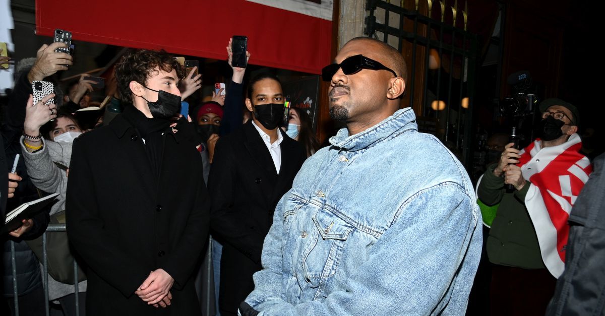 Kanye West, è polemica per lo show a Londra. Il rapper: “Pronto a incontrare comunità ebraica”