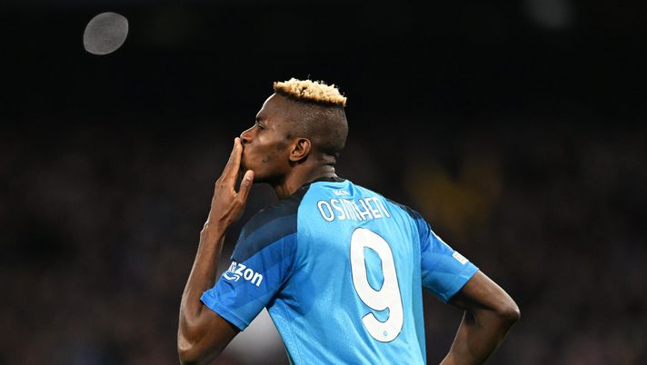 NAPLES, ITALY - MARCH 15: Victor Osimhen of SSC Napoli celebrates after scoring the team's first goal during the UEFA Champions League round of 16 leg two match between SSC Napoli and Eintracht Frankfurt at Stadio Diego Armando Maradona on March 15, 2023 in Naples, Italy. (Photo by Francesco Pecoraro/Getty Images) osimhen rinnovo