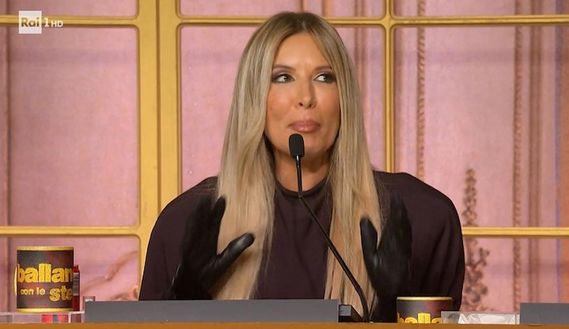 Screen Rai1 Alba Parietti critica Selvaggia Lucarelli: “Non potremmo mai essere amiche perché…”- immagine 2