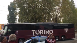 Video – L’arrivo del pullman del Torino allo Stadio Olimpico per il derby