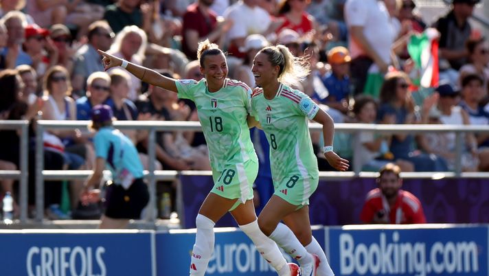 SION, SWITZERLAND - JULY 03: Arianna Caruso of Italy celebrates scoring her team's first goal with teammate Emma Severini during the UEFA Women's EURO 2025 Group B match between Belgium and Italy at Stade de Tourbillon on July 03, 2025 in Sion, Switzerland. (Photo by Eddie Keogh/Getty Images) Italia-Belgio 1-0, buona la prima all’Europeo: Caruso decisiva all’esordio - immagine 1