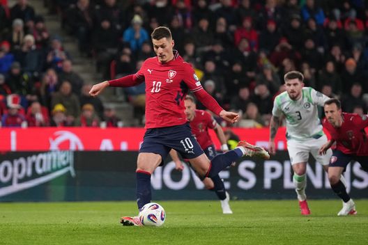PRAGUE, CZECH REPUBLIC - MARCH 26: Patrik Schick della Repubblica Ceca segna il primo gol della sua squadra su calcio di rigore durante il playoff della FIFA World Cup 2026 tra Repubblica Ceca e Irlanda alla Fortuna Arena di Praga il 26 marzo. (Foto di Gabriel Kuchta/Getty Images) Repubblica Ceca-Danimarca, dove vedere la partita in diretta tv e streaming LIVE- immagine 3