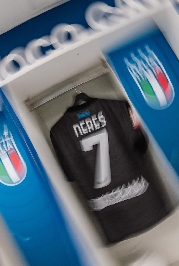 GALLERY Tutto pronto nello spogliatoio del Napoli: la scelta della maglia - immagine 2