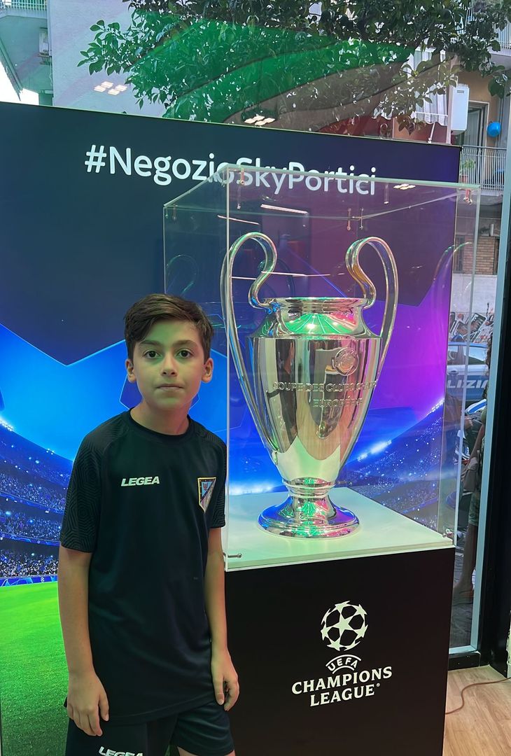 GALLERY La Champions in esposizione a Portici: foto e sorrisi per i tifosi - immagine 10