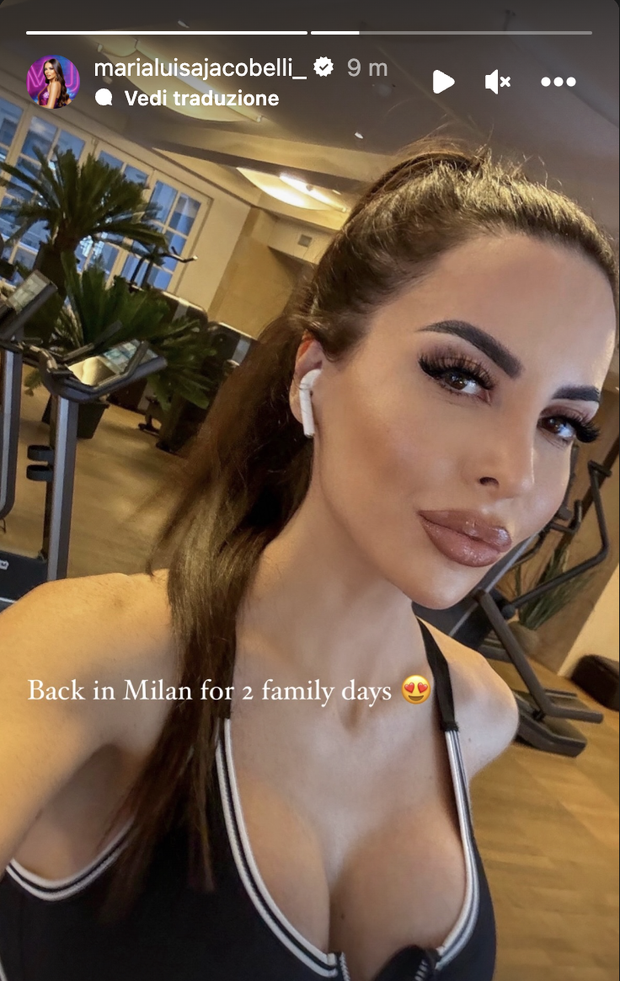 Marialuisa Jacobelli più sexy che mai: scollatura mozzafiato nel selfie social- immagine 4