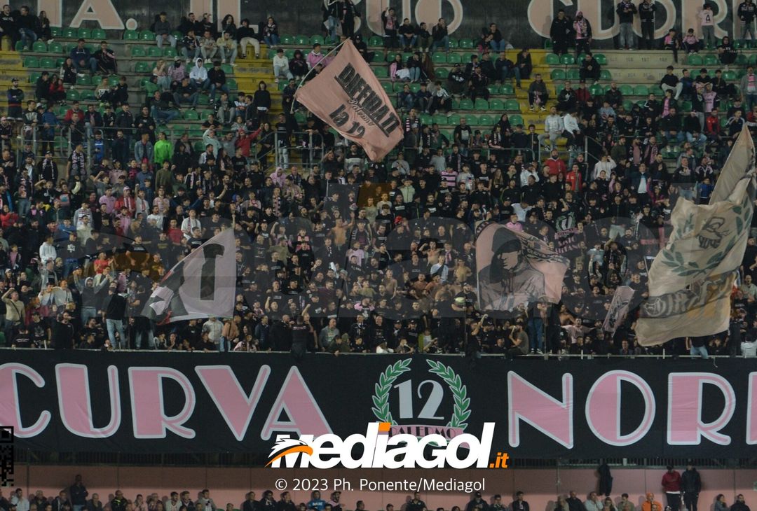 FOTOTIFO Palermo-Brescia 1-0, gli scatti ai tifosi al “Renzo Barbera” (GALLERY) - immagine 41
