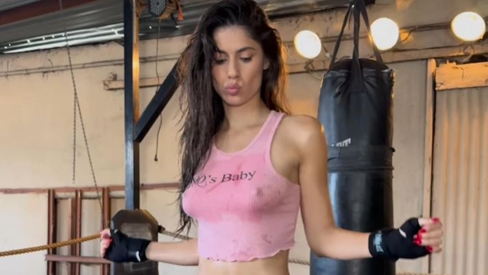 Canottiera bagnata e corpo da favola: Ines Trocchia bollente in allenamento - immagine 1