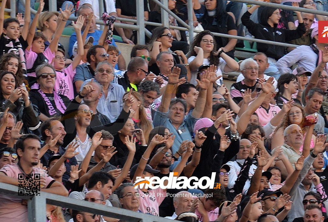 FOTOTIFO Palermo-Lecco, gli scatti ai tifosi al “Renzo Barbera” (GALLERY) - immagine 152