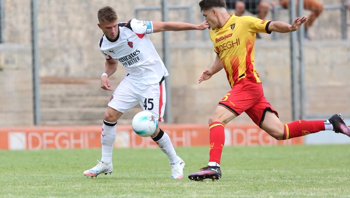 LECCE, ITALY - AUGUST 17: Filippo Scotti of AC Milan U20 during Primavera 1 match between US Lecce U20 and AC Milan U20 at Deghi Stadium on August 17, 2025 in Lecce, Italy. (Photo by AC Milan/AC Milan via Getty Images) Milan Primavera: una vittoria che da morale per ridurre il gap - immagine 1