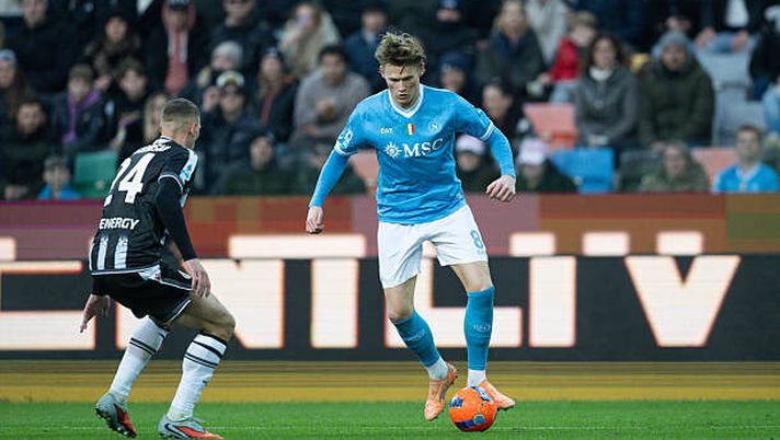 UDINE, ITALY - DECEMBER 14: Scott Mctominay in action during the Serie A match between Udinese Calcio and SSC Napoli at Stadio Friuli on December 14, 2025 in Udine, Italy. (Photo by SSCN Napoli via Getty Images) L’ultima notte del Napoli al Maradona, Conte verso l’addio: Udinese senza paura - immagine 1