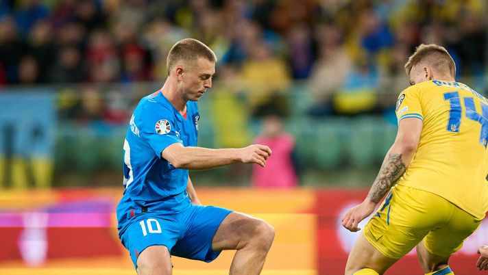 WROCLAW, POLAND - MARCH 26: Albert Gudmundsson of Iceland controls the ball during the UEFA EURO 2024 Play-Offs final match between Ukraine and Iceland at Tarczynski Arena on March 26, 2024 in Wroclaw, Poland. (Photo by Rafal Oleksiewicz/Getty Images) Gudmundsson