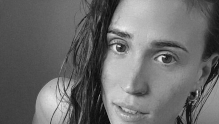 Carolina Marcialis, forme sinuose e super sensuali. Lady Cassano scioglie il web on costume - immagine 1