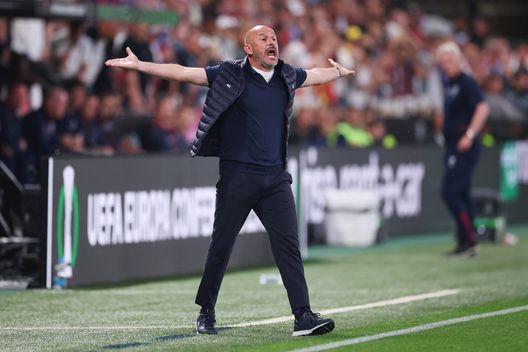 PRAGUE, CZECH REPUBLIC - JUNE 07: Vincenzo Italiano, Head Coach of ACF Fiorentina, reacts during the UEFA Europa Conference League 2022/23 final match between ACF Fiorentina and West Ham United FC at Eden Arena on June 07, 2023 in Prague, Czech Republic. (Photo by Alex Grimm/Getty Images) La ricetta di Bucciantini: “Ecco cosa serve per il salto di qualità dal mercato”- immagine 2