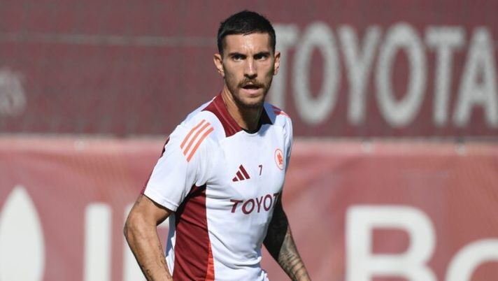 ROME, ITALY - NOVEMBER 01: AS Roma player Lorenzo Pellegrini during training session at Centro Sportivo Fulvio Bernardini on November 01, 2024 in Rome, Italy. (Photo by Luciano Rossi/AS Roma via Getty Images) Roma, le novità da Trigoria su Pellegrini e quando può tornare a disposizione - immagine 1