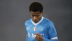 Napoli, probabile lungo stop per Neres. Ecco i tempi di recupero stimati per l’esterno