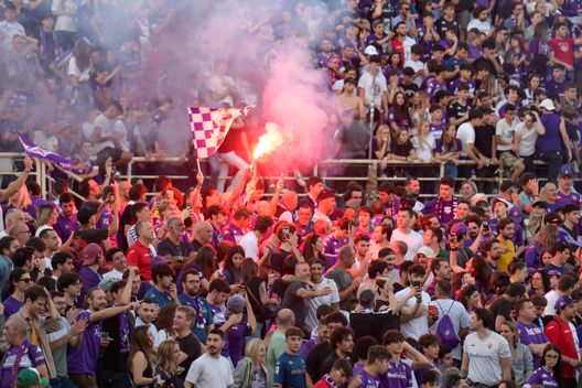 GERMOGLI PH: 7 GIUGNO 2023 FIRENZE STADIO ARTEMIO FRANCHI TIFOSI ALLO STADIO PER VEDERE LA PARTITA FINALE DI CONFERENCE LEAGUE FIORENTINA VS WEST HAM A PRAGA Fiorentina-Cagliari: pioggia di DASPO per gli scontri pre-partita- immagine 2
