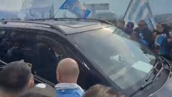 L’arrivo dell’arbitro La Penna al Maradona: i tifosi del Napoli lo accolgono così