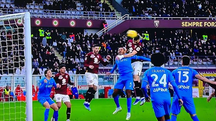 VIDEO Torino-Napoli 3-0, Buongiorno incorna di testa e insacca alle spalle di Gollini - immagine 1