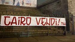 Torino, nuovi striscioni nella notte: “Cairo, vendi!”