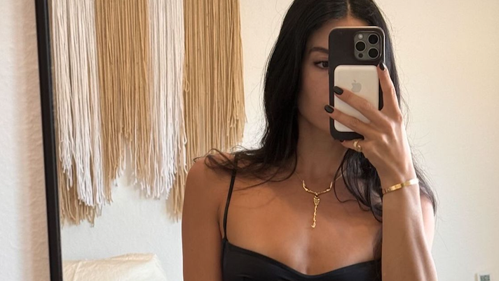 Sarah Kohan, selfie super sexy allo specchio. Fisico perfetto per l’ex lady Hernandez Sarah Kohan, selfie super sexy allo specchio. Fisico perfetto per l’ex lady Hernandez - immagine 1