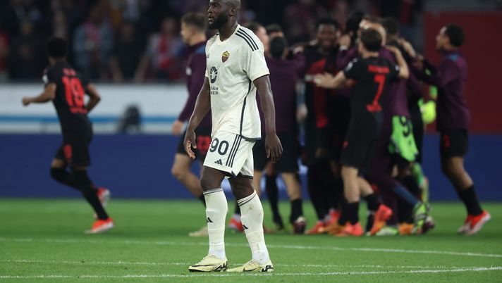 Fuori a testa alta. Un autogol ferma la rimonta della Roma - immagine 1