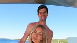 Courtois e la sua Mishel in vacanza in Sardegna: le foto della coppia