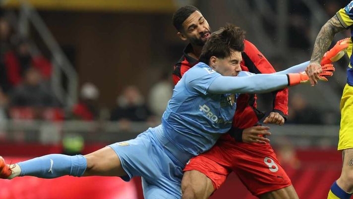 Scontro Corvi-Loftus Cheek (Milan-Parma) | AC Milan News (foto Getty Images) Open Var, Tommasi: 'Corvi-Loftus Cheek? Scontro di gioco regolare'