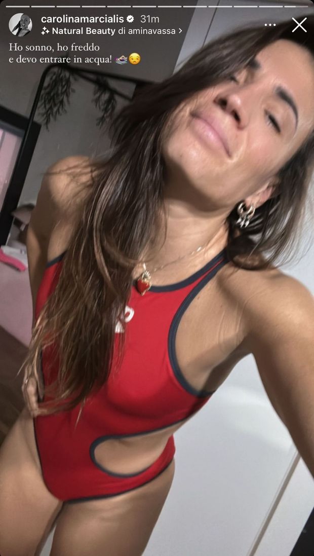 Carolina Marcialis, fisico top. Lady Cassano: “Sonno, freddo e devo entrare in acqua”- immagine 2