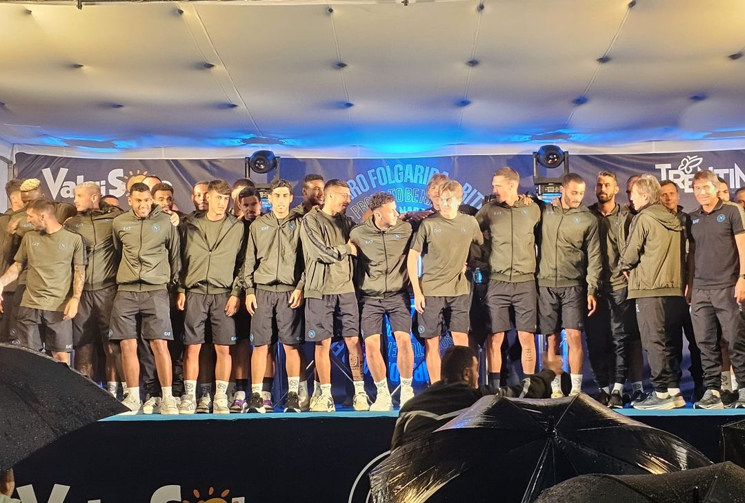 GALLERY Presentazione squadra, il pubblico accoglie i propri beniamini dal palco - immagine 11