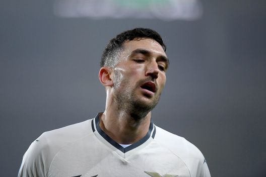 TORINO, ITALIA - 1 MARZO: Danilo Cataldi della SS Lazio reagisce durante la partita di Serie A tra Torino FC e SS Lazio allo Stadio Olimpico di Torino il 1 marzo 2026 a Torino, Italia. (Foto di Marco Rosi - SS Lazio/Getty Images) Lazio, il punto della situazione verso il Milan: Cataldi e Basic out, un ex in dubbio- immagine 2