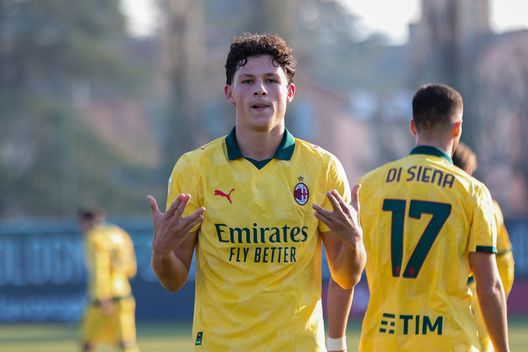 BOLOGNA, ITALY - DECEMBER 12: Simone Lontani of AC MIlan U20 celebrates after scoring his goal during the Primavera 1 match between Bologna FC U20 and AC Milan U20 on December 12, 2025 in Bologna, Italy. (Photo by AC Milan/AC Milan via Getty Images) milan-primavera-ultima-ora-campionato-primavera-squadra-simone-lontani-goal
