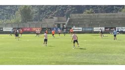 VIDEO, Al via la seduta d’allenamento mattutina: esercitazione con la palla basato sul possesso palla