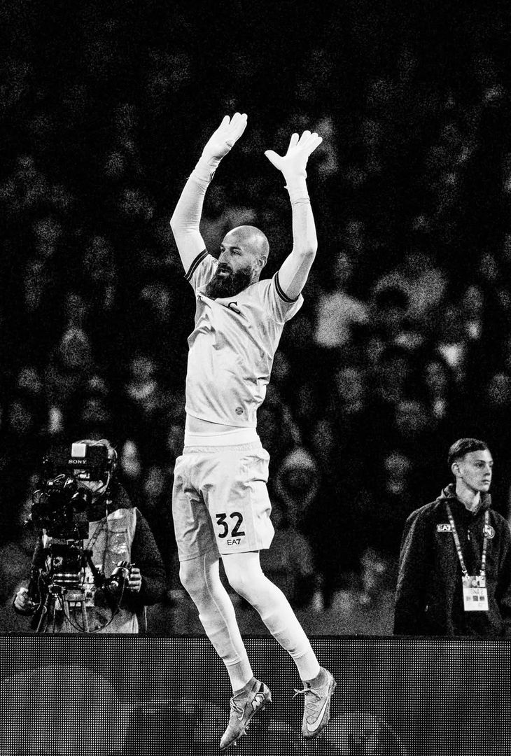 Spavalderia in bianco e nero per Napoli-Milan: scontro tra stelle! – LE FOTO - immagine 18