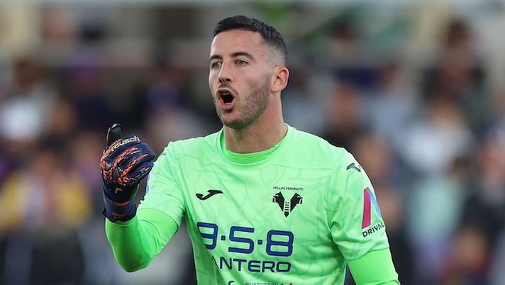 FLORENCE, ITALY - NOVEMBER 10: Lorenzo Montipo' goalkeeper of Venezia FC reacts during the Serie A match between Fiorentina and Verona at Stadio Artemio Franchi on November 10, 2024 in Florence, Italy. (Photo by Gabriele Maltinti/Getty Images) Verona, qualificazione in ai rigori: da Giovane e Montipò a Mosquera e Livramento, top e flop - immagine 1
