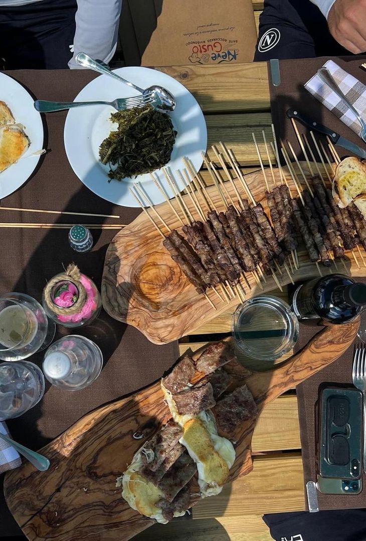 GALLERY Conte si gode con lo staff un giorno libero tra bicicletta e buon cibo - immagine 3